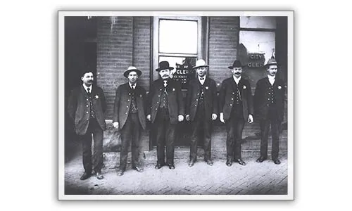 Historic photo reproduced on a bronze plaque.
